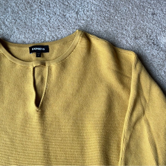 Women’s Express Sweater Sz L **Like NEW** - Picture 2 of 4